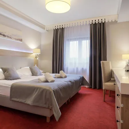 Hotel*** Nat