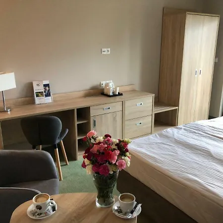 Hotel*** Nat