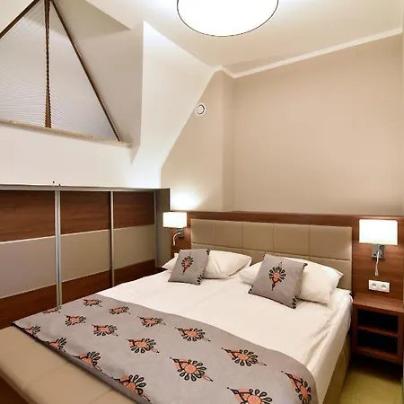 Hotel*** Nat
